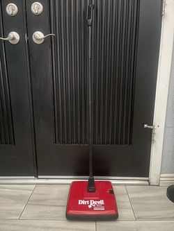 Dirt Devil Manual Floor/Carpet Royal Sweeper Plus Vacuum