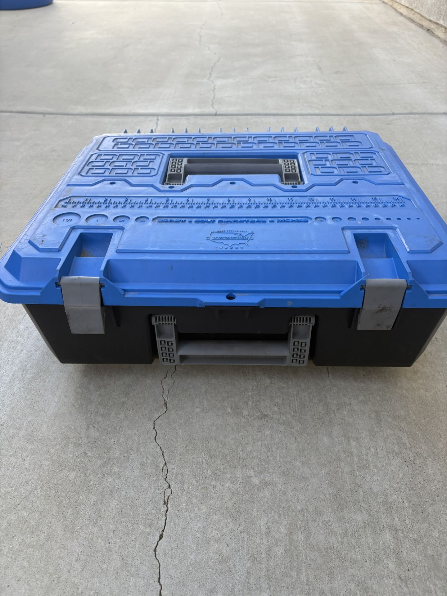 DECKED BOX