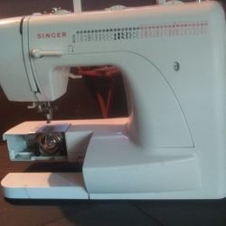 SINGER SEWING MACHINE