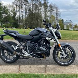 2023 BMW R1250R Triple Black