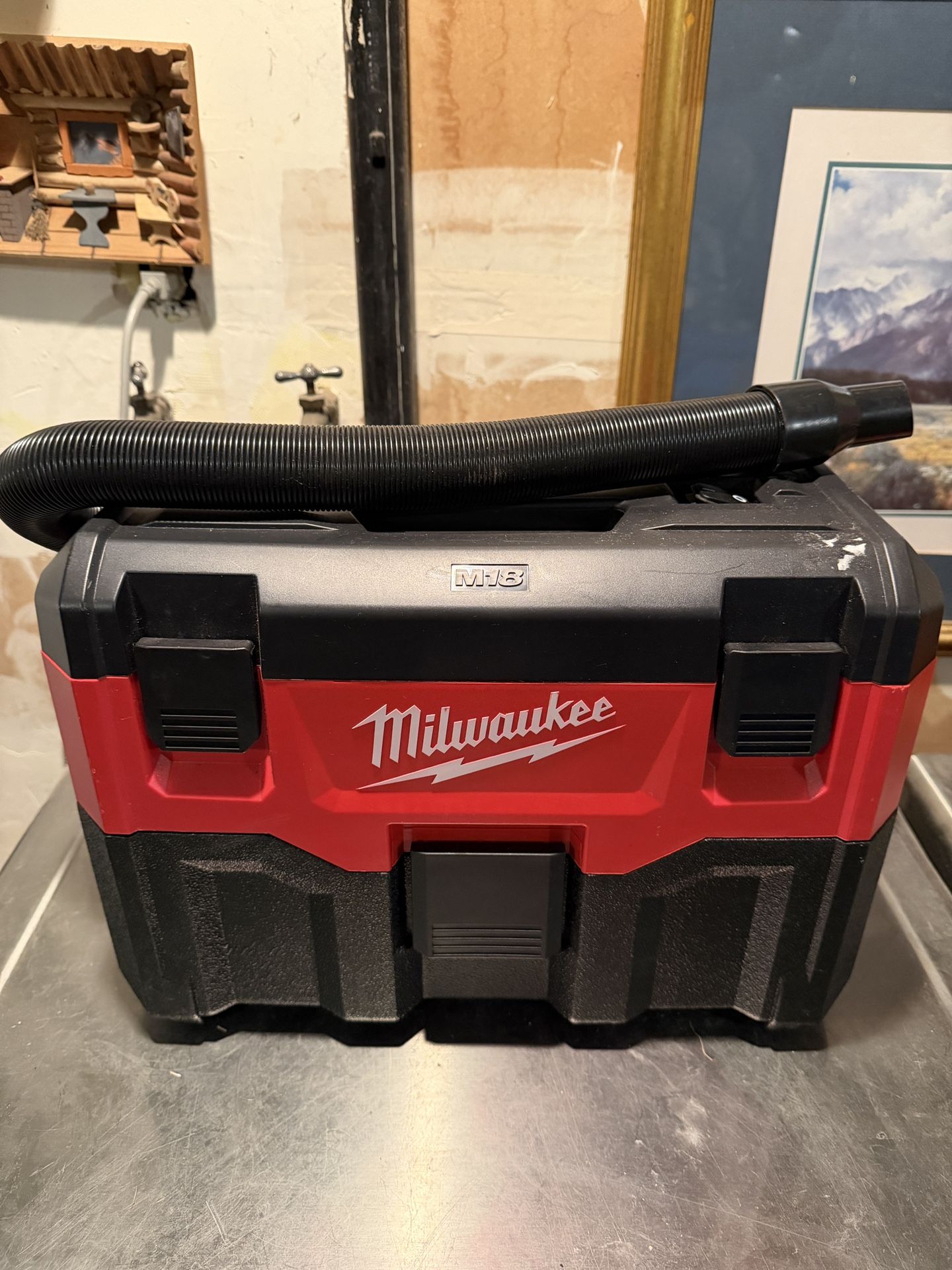 Milwaukee M18 2-gallon cordless wet/dry vacuum