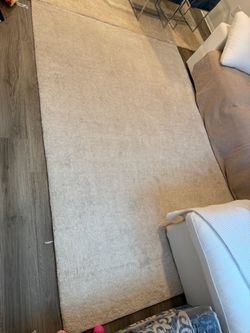 Luxury Design Within Reach Setosa Handknotted Silk Rug – Ivory, 6’ x 9’  Beautiful high-end 100% natural silk rug, hand-knotted in India. Color: Ivory