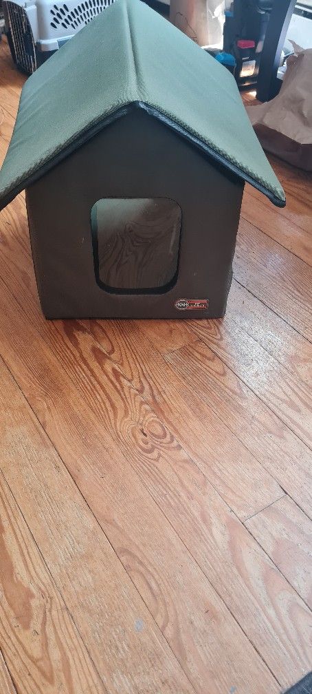 Cat/dog House