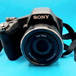 Sony Digital Cybershot Camera With Accessories 