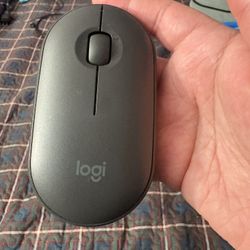 Logitech M350 mouse, both usb wireless and Bluetooth wireless.