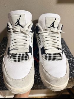 Jordan 4’s Military Black Size 8
