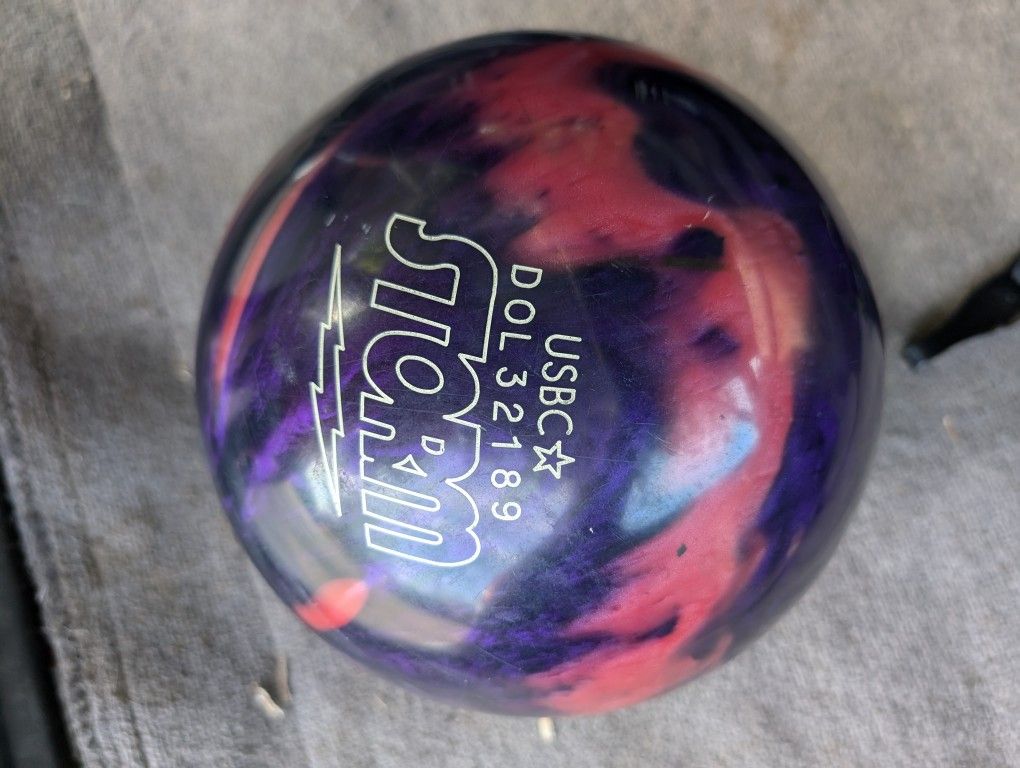 Storm Tropical Surge 14lb Bowling Ball! Like New.
