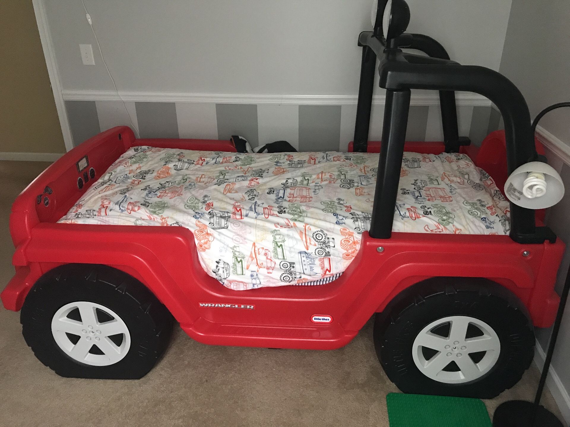 Best Buy Little Tikes Jeep® Wrangler 53" Toddler/Twin Bed Red 635632M