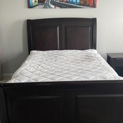 Espresso  Hardwood ( Heavy Solid Wood) queen bedroom set includes bedframe and chest. 