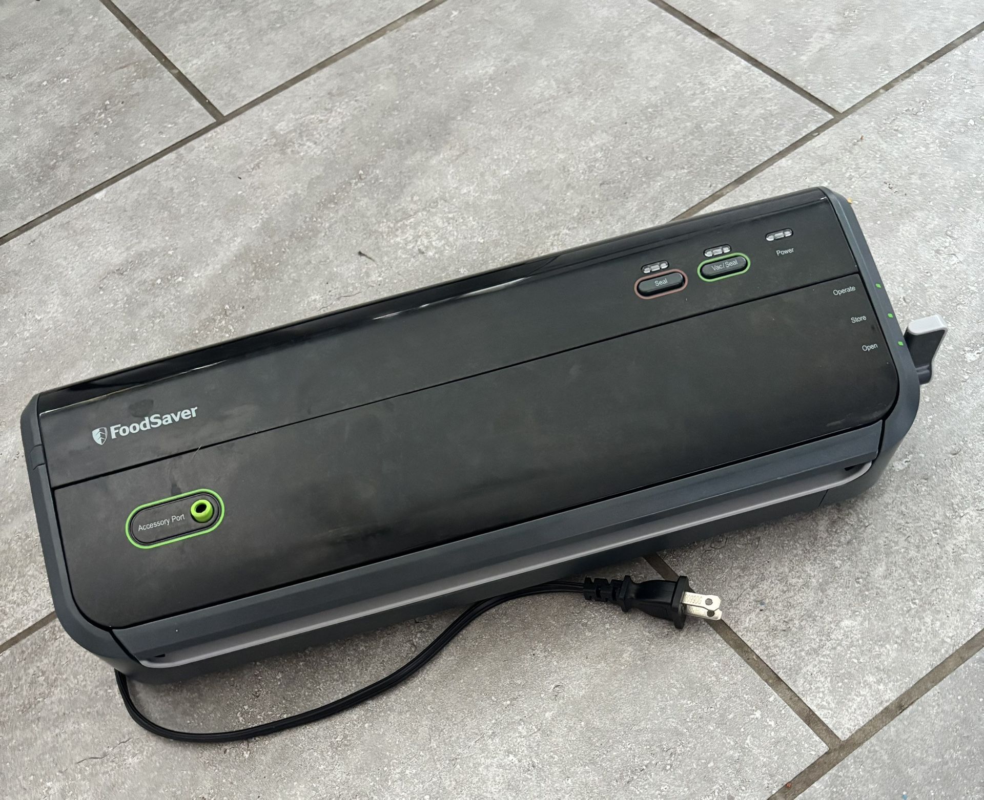 FoodSaver Vacuum Sealer model FM2000-015