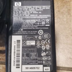 HP Part No. 519330-001 AC Adapter Series PPP012L-E. Please Read Description. 