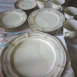 20pc Rothschild China Set
