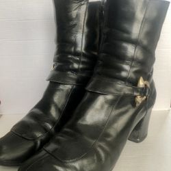 Vintage MILLERKINS Black Leather Boots. Short Boots. Chelsea Boots.  Size 6 Narrow Ankle Boots. Booties. Mod.