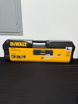 DeWalt 7-Piece Tire Change Kit