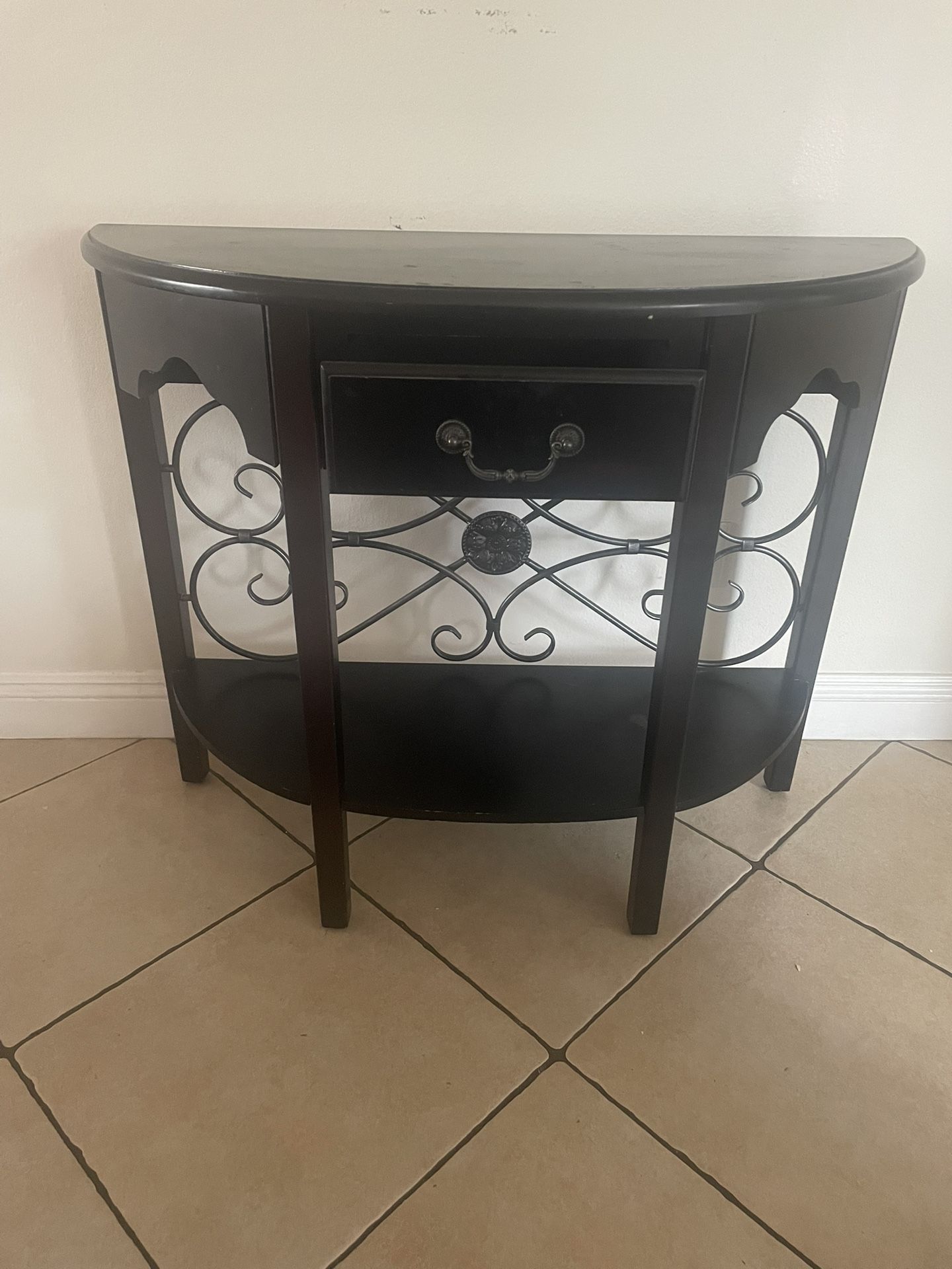 Accent table