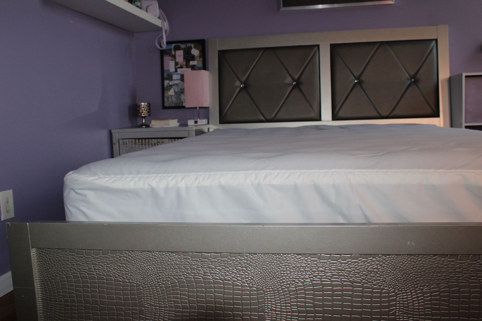 π¦ FULL GLAM BEDROOM SET β Queen Bed + Mattress + Dresser w/ Mirror + Nightstand β $1,000