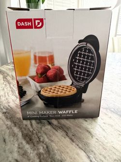 Dash Mini Waffle Maker Black