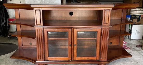 Entertainment center