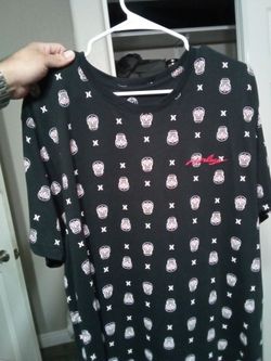 Hurley brand shirt with skulls