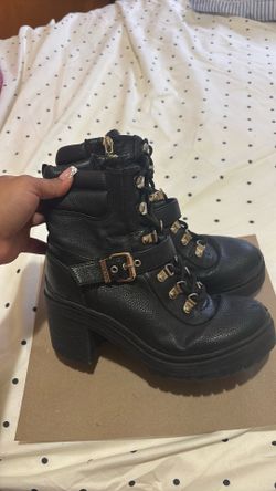 Guess boots