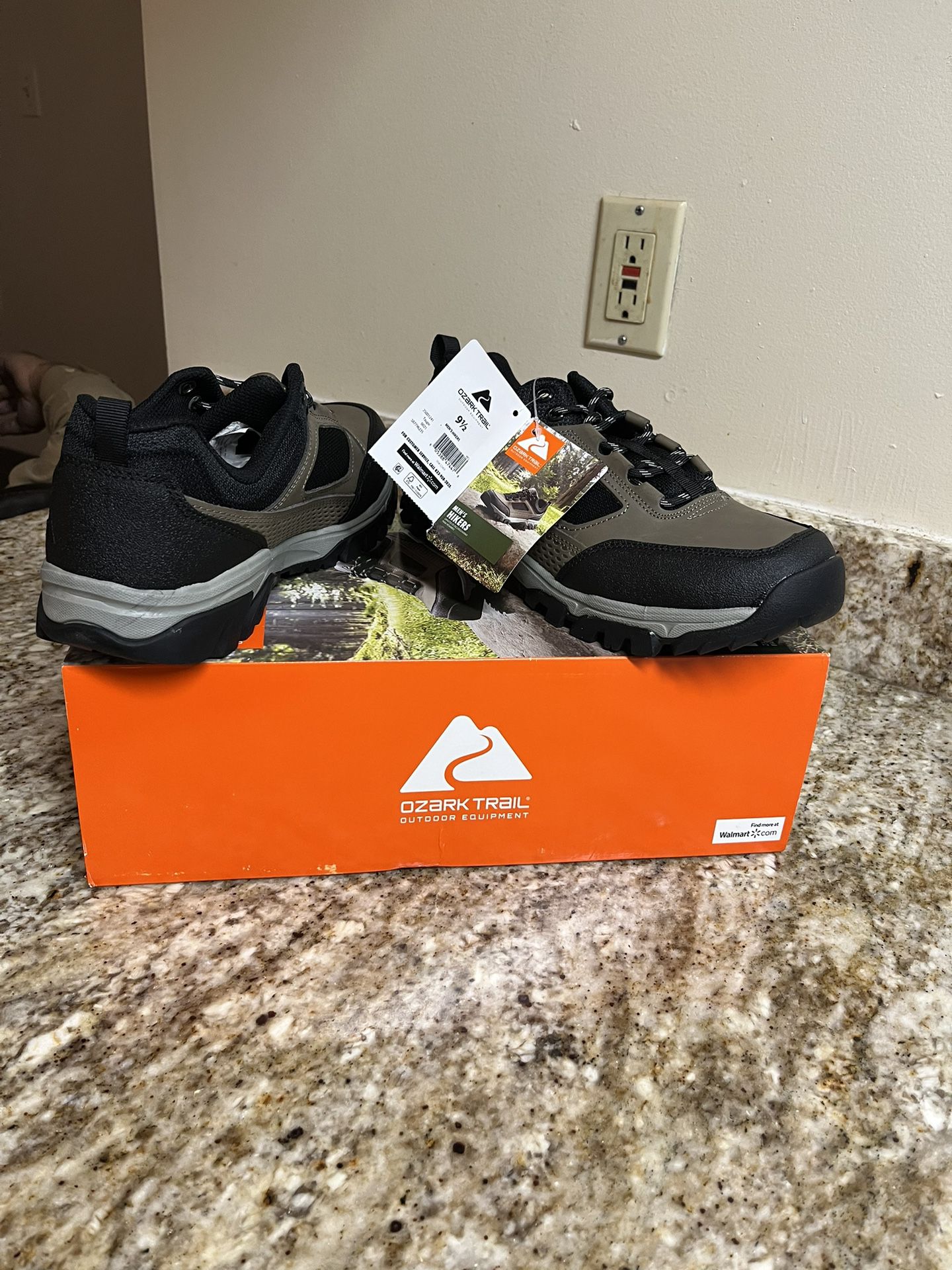 Ozark Trail Men's Stone Low Hiking Shoe/size 9.5 New