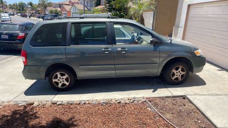 2000 Mazda MPV