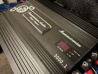 Mrmusicman 5000.1 class d mono amp with Voltage bass knob - $429