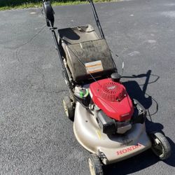 Honda Self-Propelled Lawn Mower 21” – Runs Great