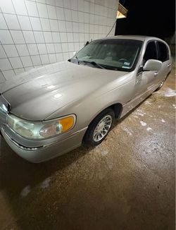 2000 Lincoln Town Car
