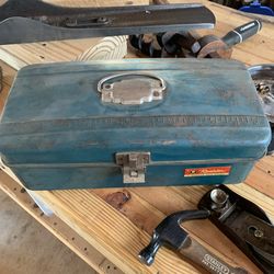 This item is a Western Auto Revelation V9560 fishing tackle box, likely manufactured by the Union Steel Chest Corporation in the USA.