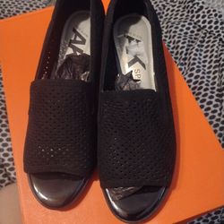 Women's Size 8 Anne Klein sport slip on wedges