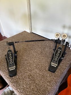 DW 3000 double kick drum pedal