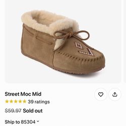 **NWT** WOMENS SIZE 9 Moccasin Oak Color