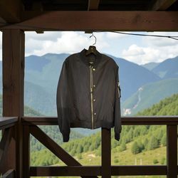 Forever 21 Men's navy blue bomber jacket in size Medium . front zipper and ribbed cuffs and collar. 
