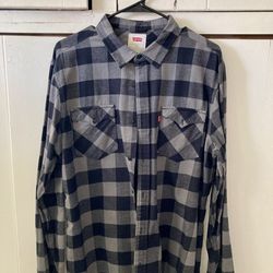 Men’s button Up shirt - Large