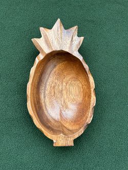 Wooden pineapple bowl