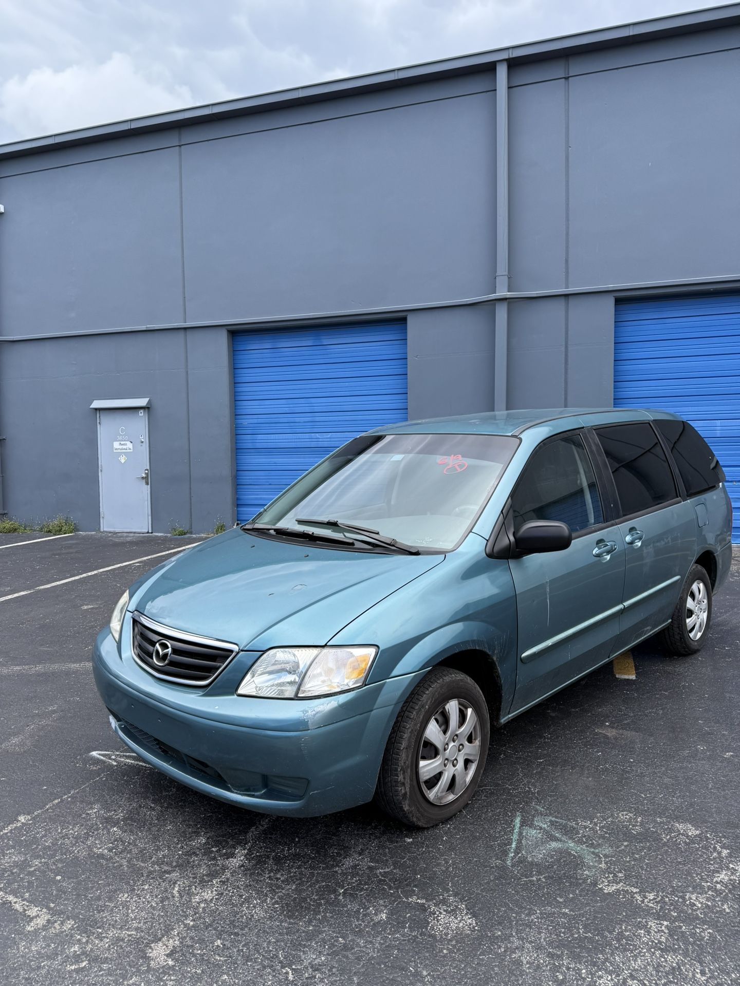 2004 Mazda MPV