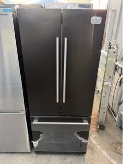 Brand new BLACK+DECKER Standard-Depth 16-cu ft 28.35-in Wide with Ice Maker (Black)