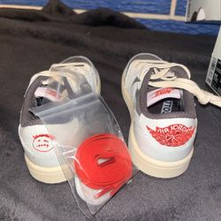 Jordan 1 low og sp (ps) child size 11 unworn comes with box