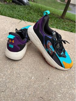 Unisex basketball shoes. Like new. Men’s size 12, women’s 13.5