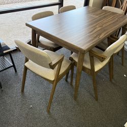 Mid Century Modern Table And Chairs