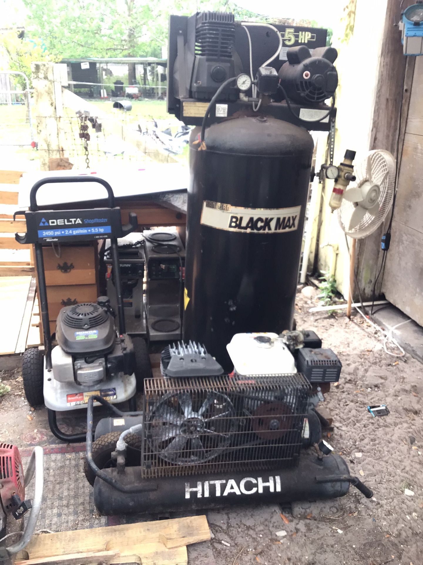 Hitachi Ec2510E 5.5 H.P. Gas Powered, 8 Gallon Air Compressor