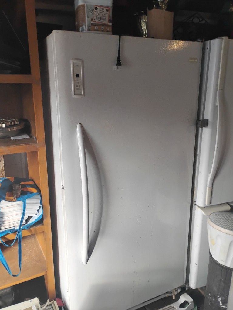 Frigidaire 16 Cubic Upright Deep Freezer
