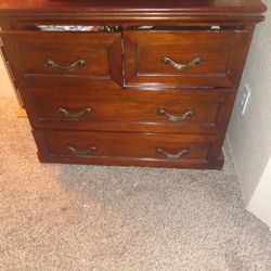 Wood Dresser - 4 Drawer 