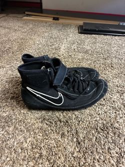 Wrestling shoes