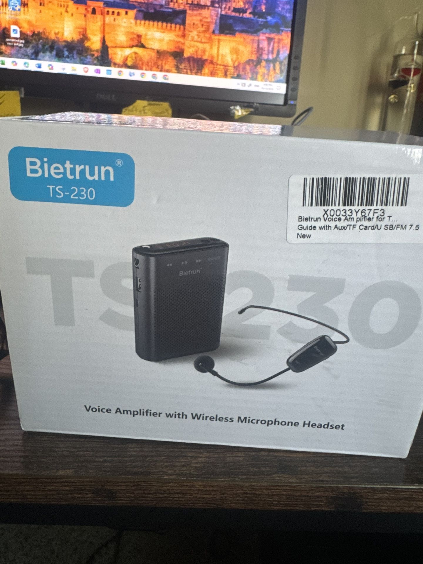 Voice Amplifier With Wireless Microphone Headsets