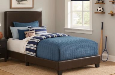 Cama  queen no incluye colchon