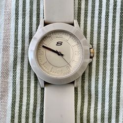 Skechers Watch  Beige 40mm Womens 50M Water Resistant  NEW battery