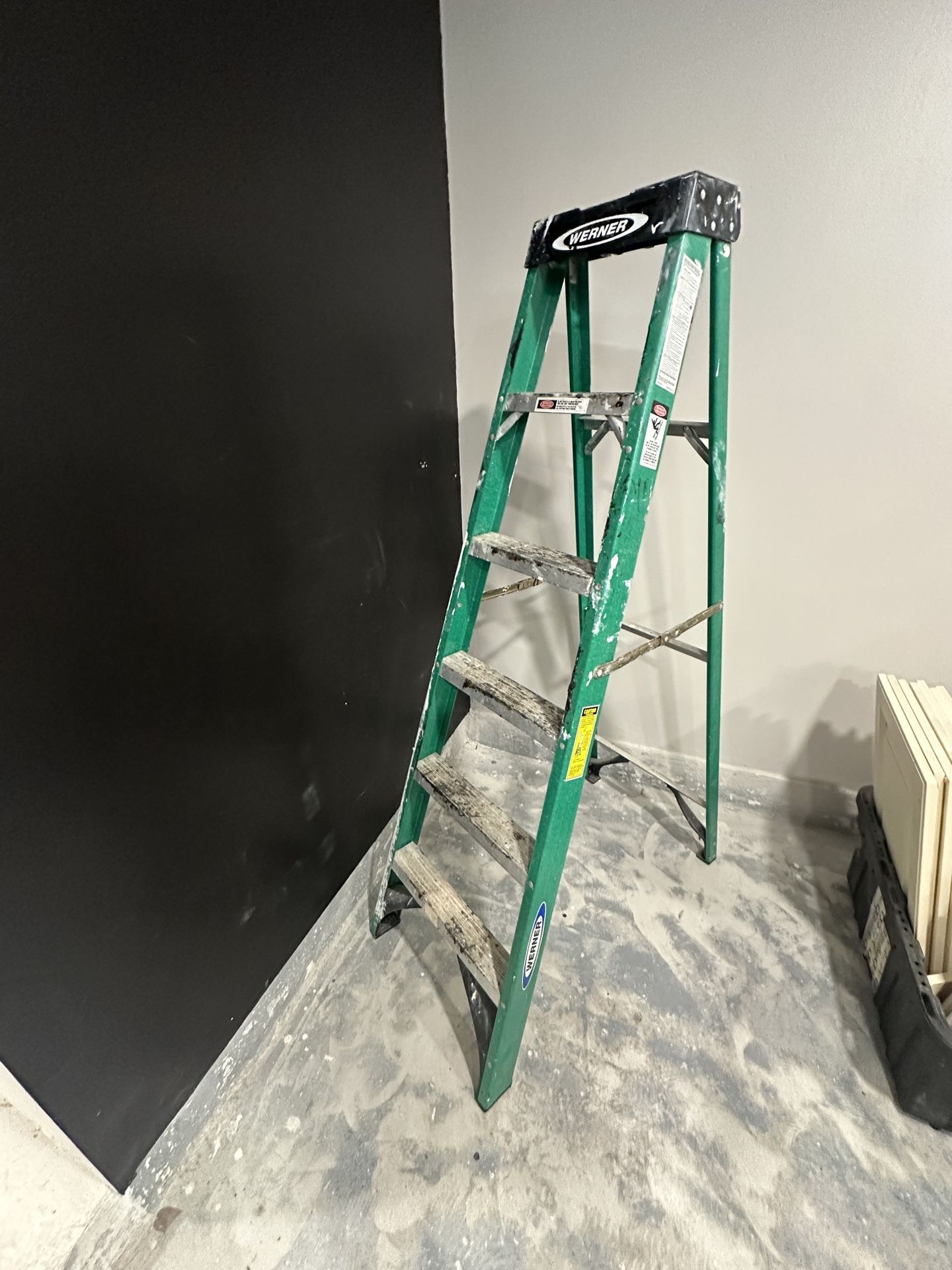 6 Ft Fiberglass Step Ladder - Folding A Frame - Werner - Green