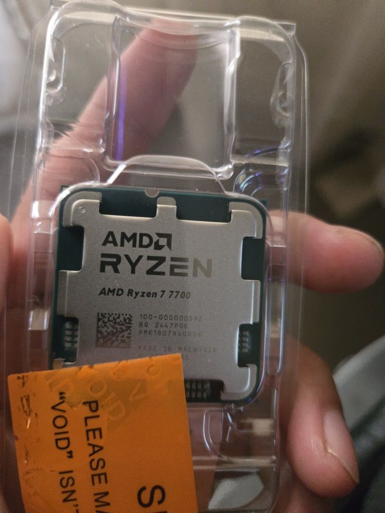 AMD RYZEN 7 7700